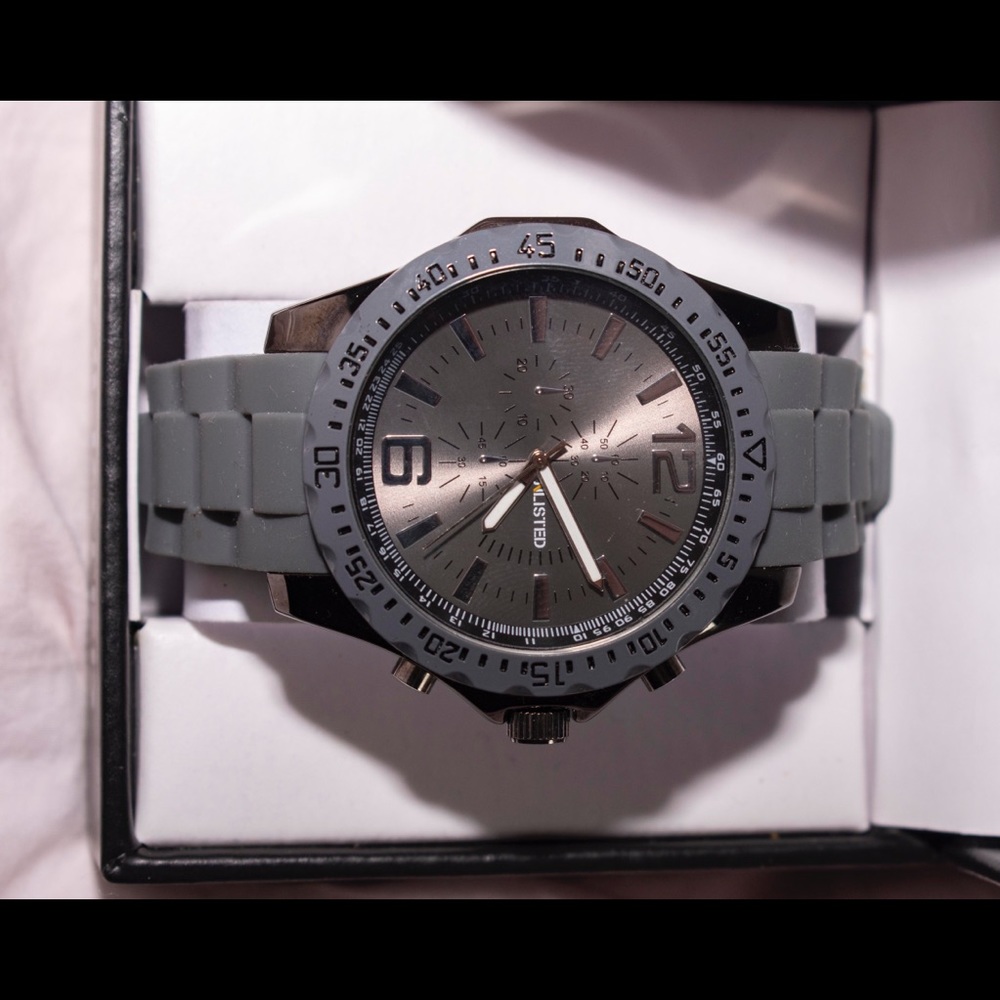 Unlisted Watch - Picture 2 of 4